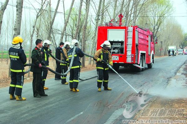 禹城:原油泄漏惹事 警民聯(lián)手救援